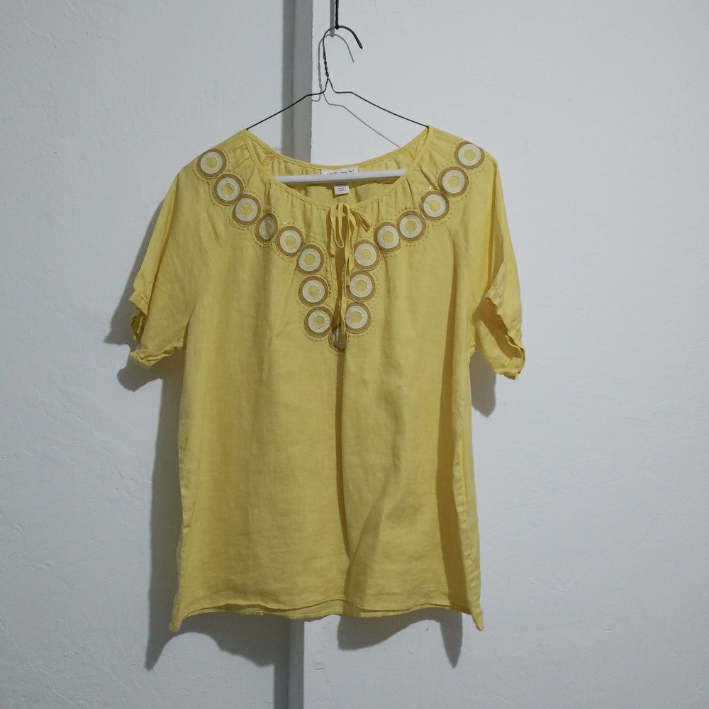 J crew yellow linen
Size 4
Sequin and embroidery